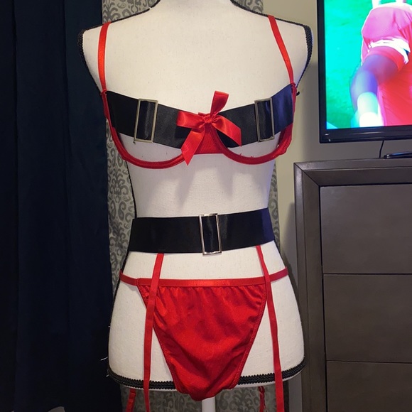 NWOT Santa Honey 3 Piece Garter Set ❤️🖤 - Picture 3 of 4
